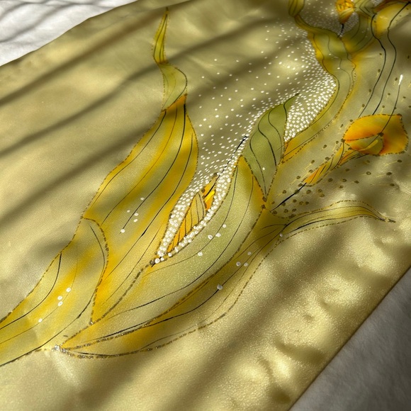 Vintage 90’s Satin Pastel Yellow Traditional Asian Dress With Sparkly Lily’s - Picture 2 of 10